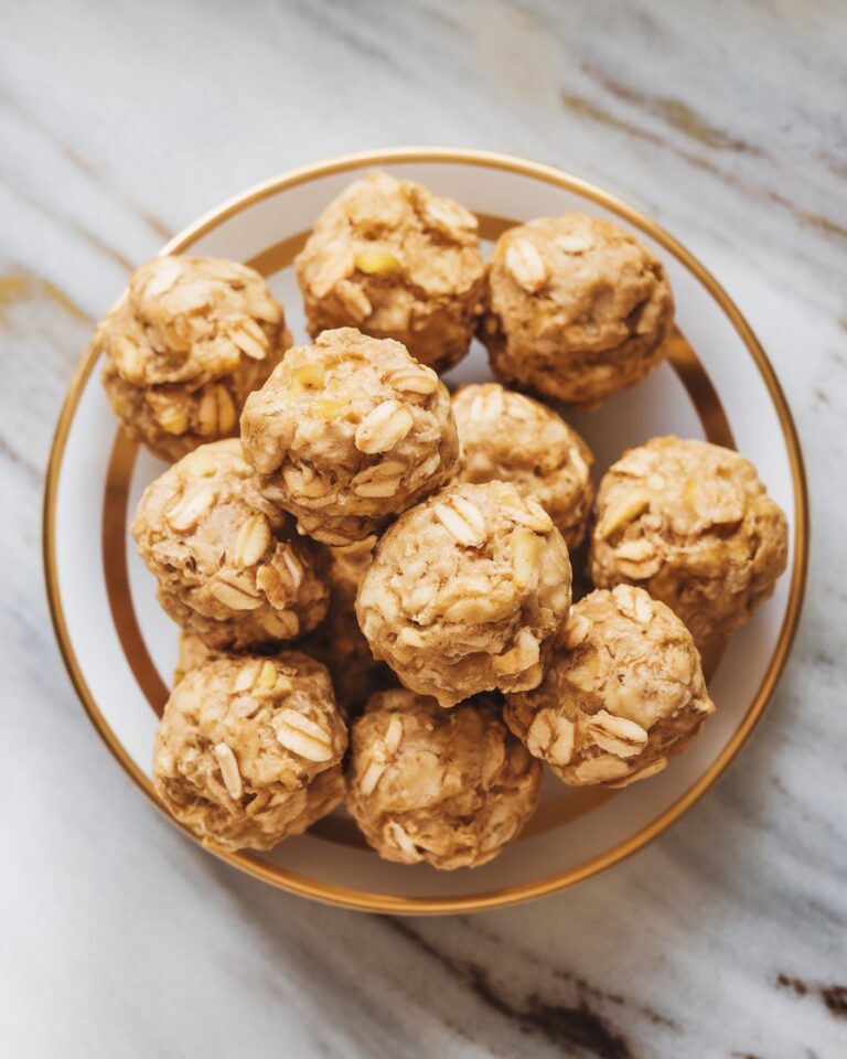 No-Bake Apple Cinnamon Oat Balls for Dogss